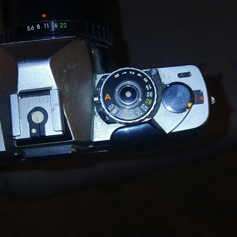 vintage Minolta SR-T series 35mm SLR film camera with a z